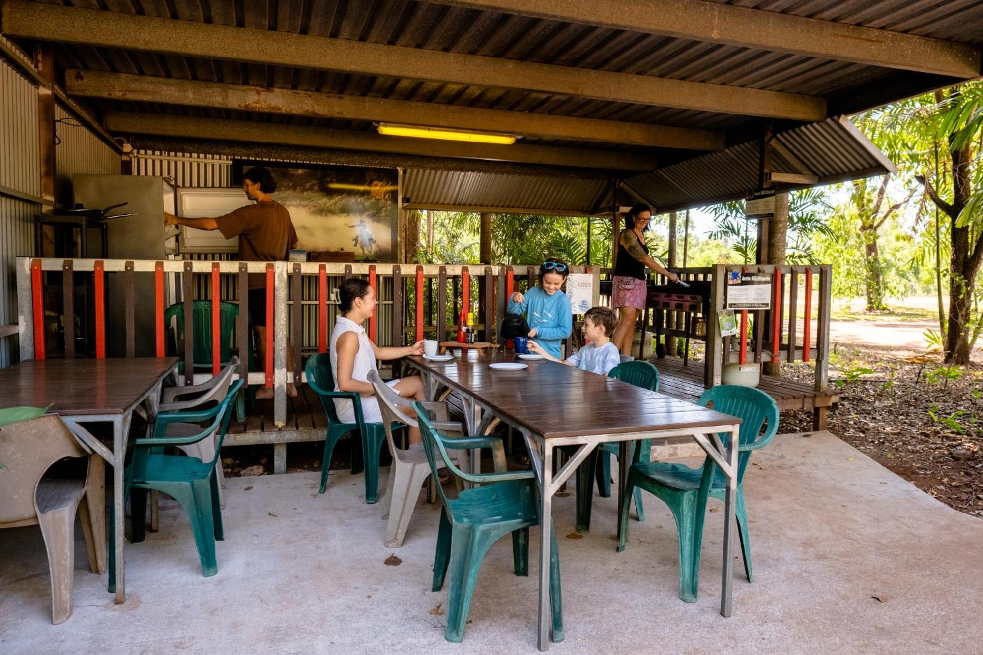 Litchfield Tourist Park Hotel Batchelor Eksteriør billede